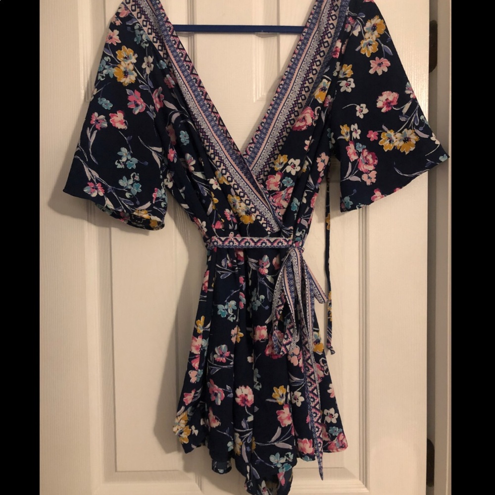Francesca’s XL romper multicolor lined kimono slv